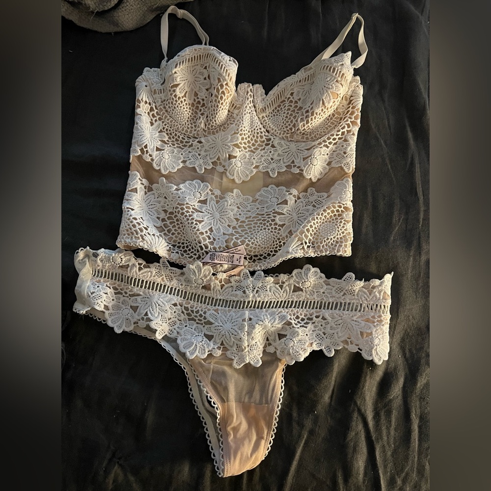 victoria’s secret nude and white floral bustier 32B